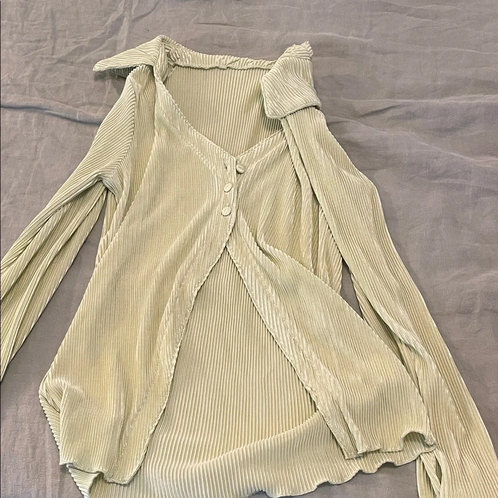 Light Green Ribbed Button-Up Top - Picture 2 of 2